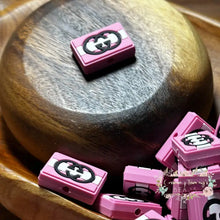 Load image into Gallery viewer, Gigi Pink &amp; White Silicone Focal Bead Beads
