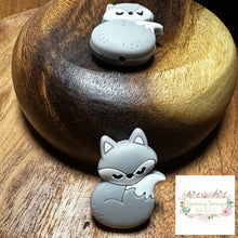 Load image into Gallery viewer, Grey Fox Silicone Focal Bead Beads
