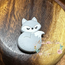 Load image into Gallery viewer, Grey Fox Silicone Focal Bead Beads
