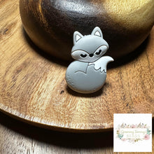 Load image into Gallery viewer, Grey Fox Silicone Focal Bead Beads
