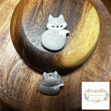 Load image into Gallery viewer, Grey Fox Silicone Focal Bead Beads
