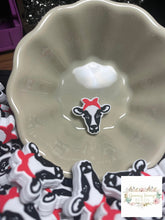 Load image into Gallery viewer, Heifer With Ribbon Silicone Focal Bead
