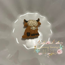 Load image into Gallery viewer, Highland Cattle - Brown Silicone Focal Bead
