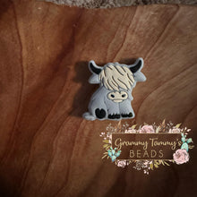 Load image into Gallery viewer, Highland Cattle - Grey Silicone Focal Bead 1-Count
