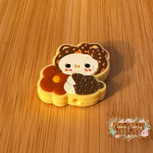 Load image into Gallery viewer, Kitty with Flower Silicone Focal Bead Silicone Focal Bead
