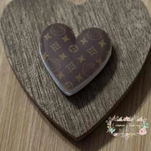 Load image into Gallery viewer, LoVe Kitty Brown Heart Silicone Focal Bead Silicone Focal Bead
