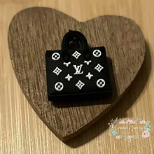 Load image into Gallery viewer, LoVe Black &amp; White Purse Silicone Focal Bead Focal Beads
