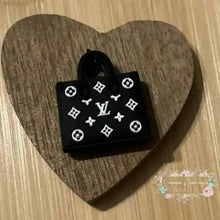 Load image into Gallery viewer, LoVe Black &amp; White Purse Silicone Focal Bead Focal Beads
