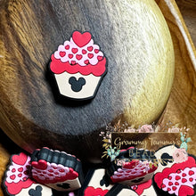 Load image into Gallery viewer, Mouse Cupcake Silicone Focal Bead Beads
