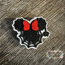 Load image into Gallery viewer, Mouse Web - Silicone Focal Bead Silicone Focal Bead
