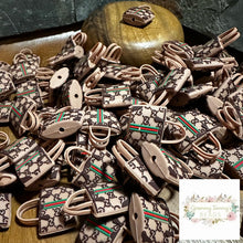 Load image into Gallery viewer, New Gigi Tan Purse - Silicone Focal Bead 1 Count
