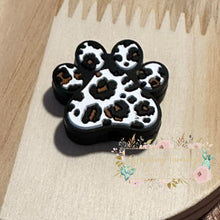 Load image into Gallery viewer, Leopard Paw Silicone Focal Beads
