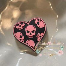 Load image into Gallery viewer, Focal - Pink Skull Heart Silicone Bead Focal
