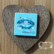 Load image into Gallery viewer, Tif Lips &amp; Ring - Silicone Focal Bead Silicone Square Bead
