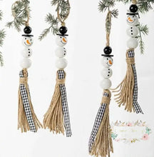 Load image into Gallery viewer, White Christmas Wooden Beads and Scarfs - 15 Count Wooden Beads
