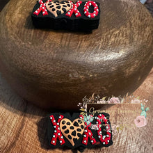 Load image into Gallery viewer, Xox Heart Silicone Focal Bead Beads
